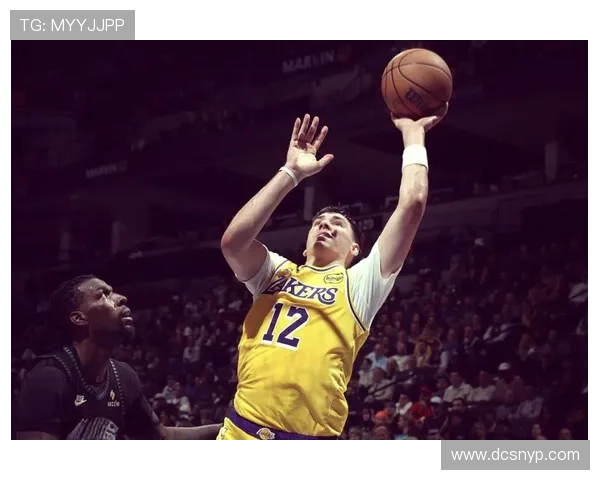 里夫斯关键上篮绝杀湖人险胜勇士晋级季后赛